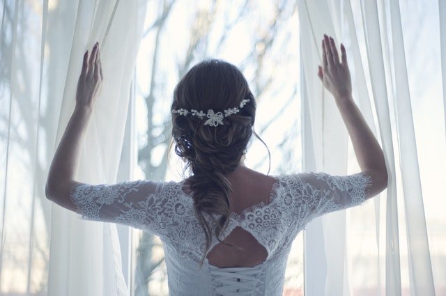 Should You Do Hair Or Make Up First On Your Wedding Day?